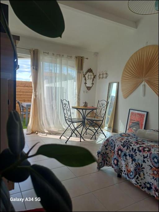 Mi Casa Es Su Casa * Vauvert